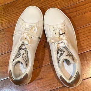 NWOT Michael Kors white leather sneaker